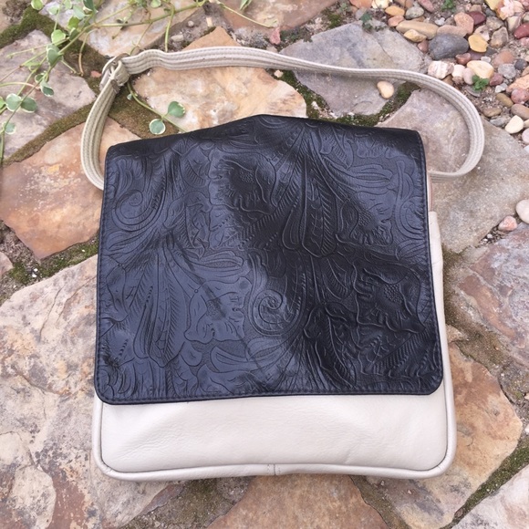 Vintage Conceal Carry Messenger Bag w/ Holster - Picture 11 of 13